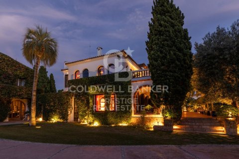 House for sale in Sitges, Barcelona, Spain 8 bedrooms, 1200 sq.m. No. 160184 - photo 15