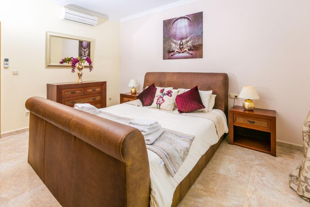 Villa in Javea, Alicante, Spain 6 bedrooms, 449 sq.m. No. 148988