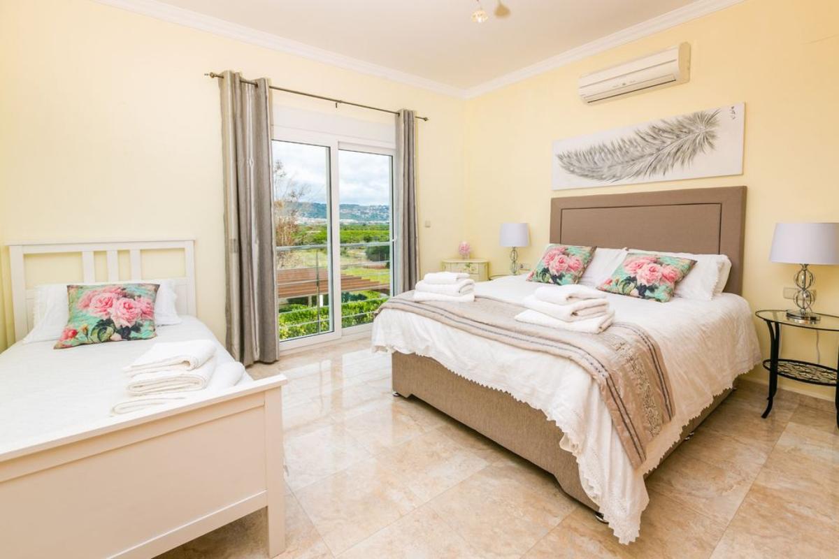 Villa in Javea, Alicante, Spain 6 bedrooms, 449 sq.m. No. 148988