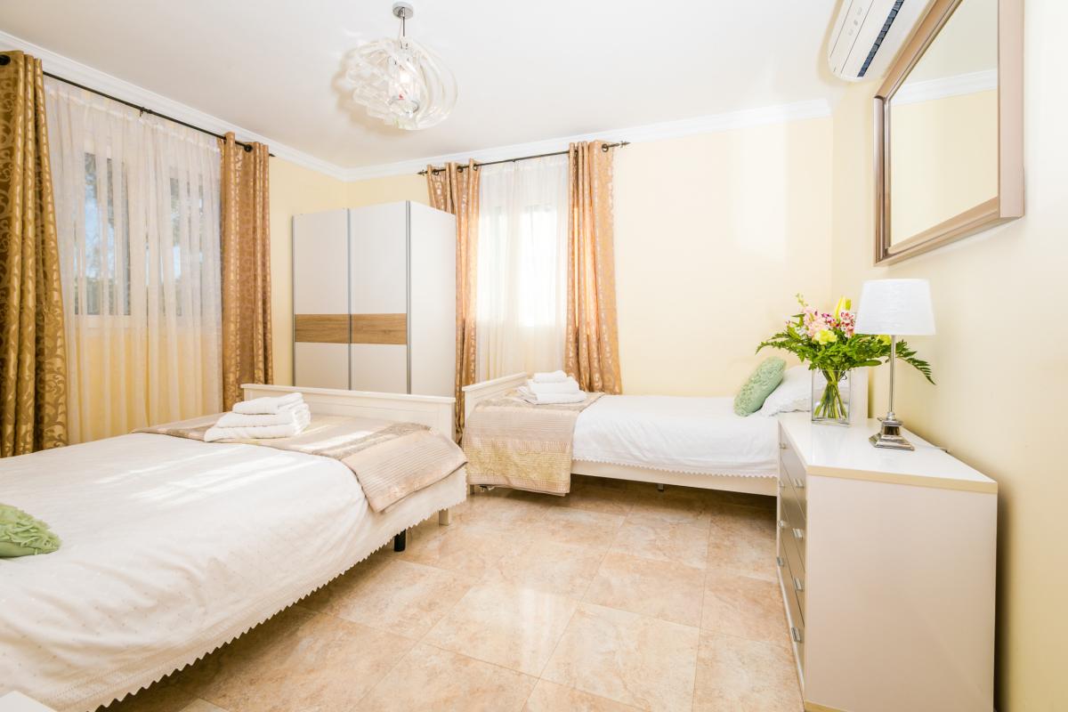 Villa in Javea, Alicante, Spain 6 bedrooms, 449 sq.m. No. 148988