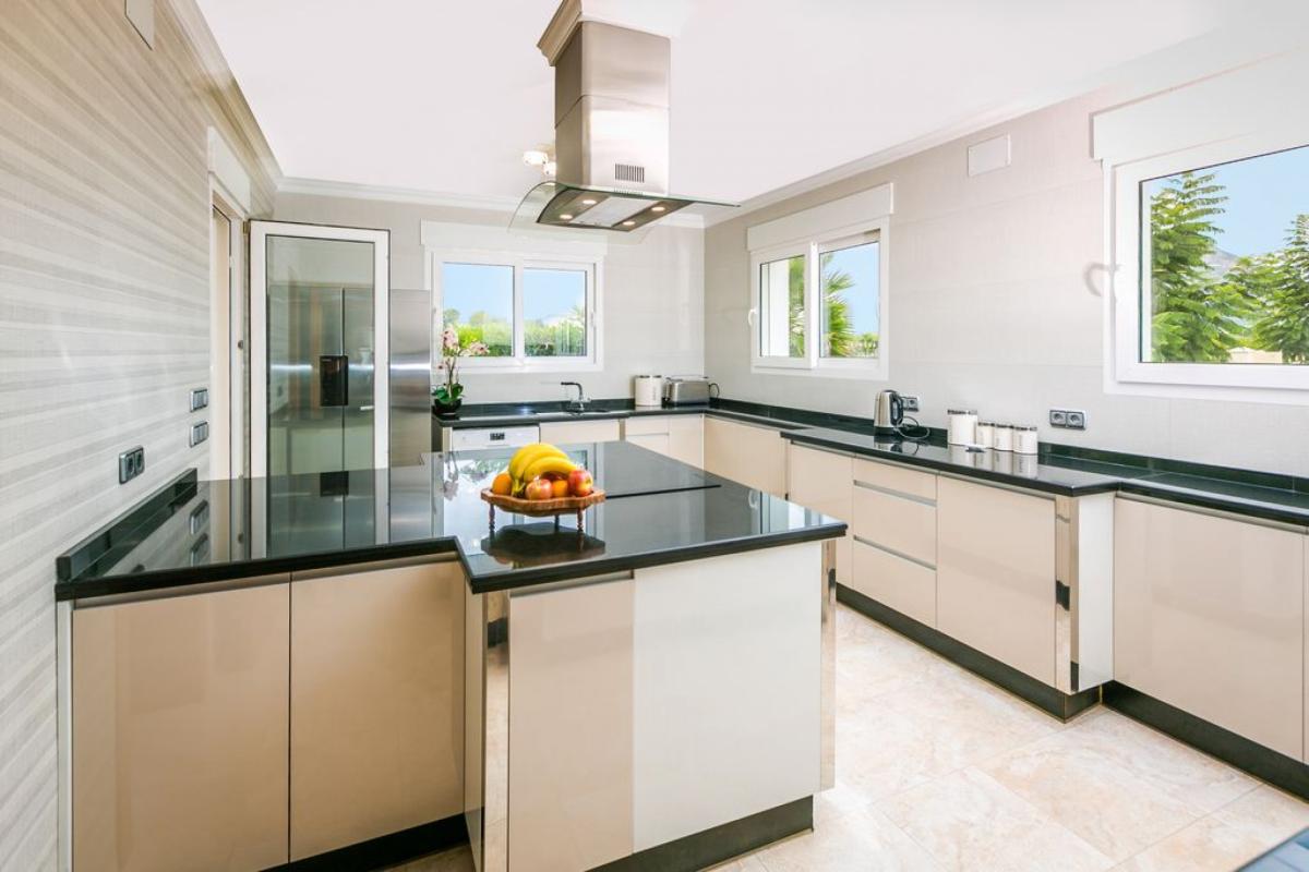 Villa in Javea, Alicante, Spain 6 bedrooms, 449 sq.m. No. 148988