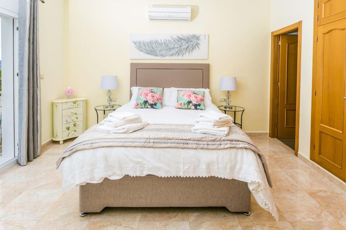 Villa in Javea, Alicante, Spain 6 bedrooms, 449 sq.m. No. 148988