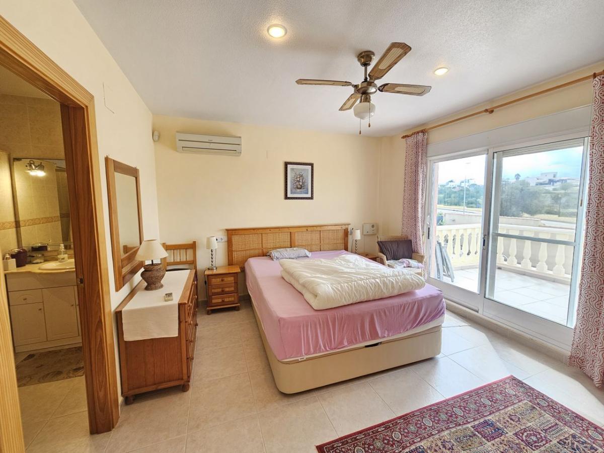 Villa in Benijofar, Alicante, Spain 4 bedrooms, 175 sq.m. No. 148989