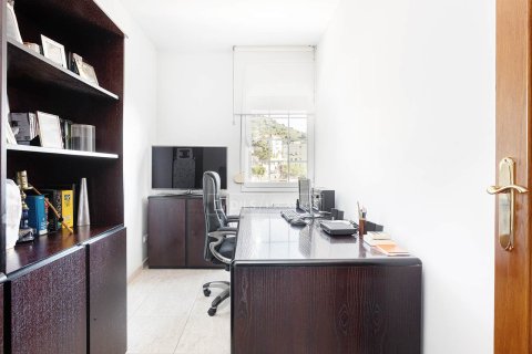 Villa à vendre à Barcelona, Espagne, 6 chambres, 367 m2 No. 150718 - photo 27