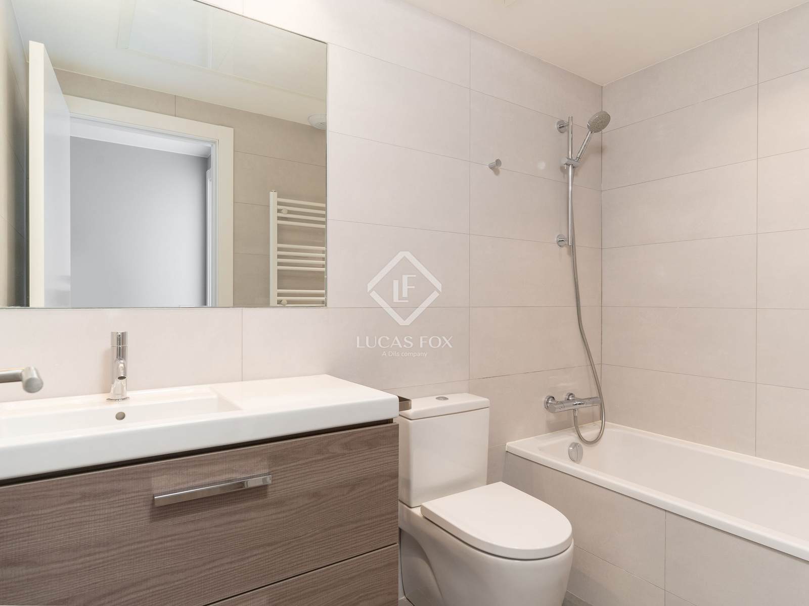 Appartamento a Barcelona, Spagna 3 camere da letto, 99 mq. N° 150716