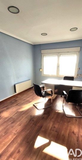 Commercial property à Santovenia de la Valdoncina, Leon, Espagne 1840 m2 No. 172288