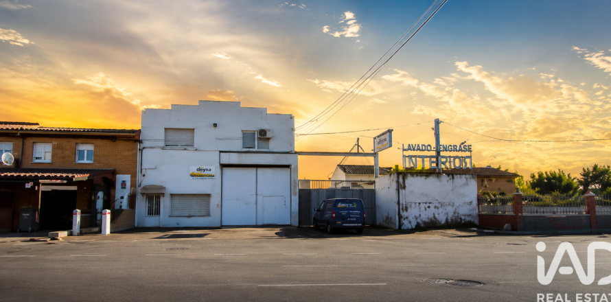 Commercial property in Santovenia de la Valdoncina, Leon, Spain 1840 sq.m. No. 172288