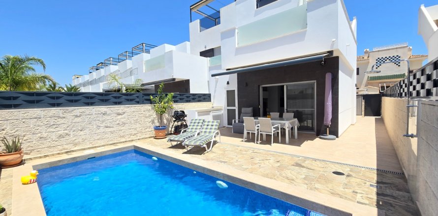 Villa in Alicante, Spain 3 bedrooms, 107 sq.m. No. 189771