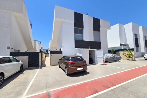 Villa for sale in Alicante, Spain 3 bedrooms, 107 sq.m. No. 189771 - photo 3
