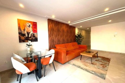 Apartamento en venta en Torrevieja, Alicante, España 3 dormitorios, 98 m2 No. 189756 - foto 2