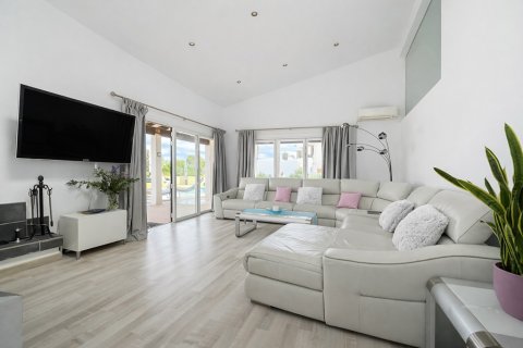 Villa for sale in Sol De Mallorca, Mallorca, Spain 4 bedrooms, 242 sq.m. No. 179855 - photo 7