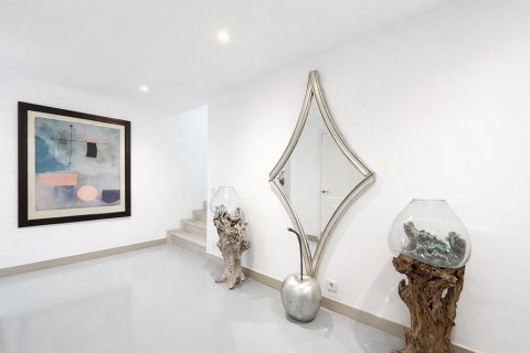 Villa for sale in Sol De Mallorca, Mallorca, Spain 4 bedrooms, 242 sq.m. No. 179855 - photo 25