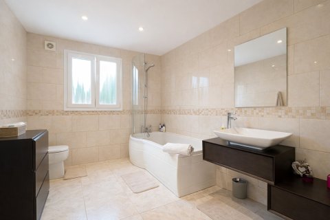Villa for sale in Sol De Mallorca, Mallorca, Spain 4 bedrooms, 242 sq.m. No. 179855 - photo 24