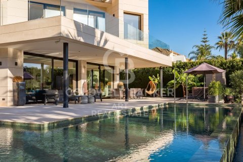Villa i Marbella, Malaga, Spanien 6 sovrum, 747 kvm. Nr. 158943