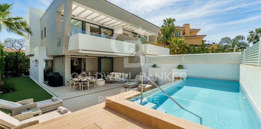 Villa à Marbella, Malaga, Espagne 5 chambres, 297 m2 No. 158941