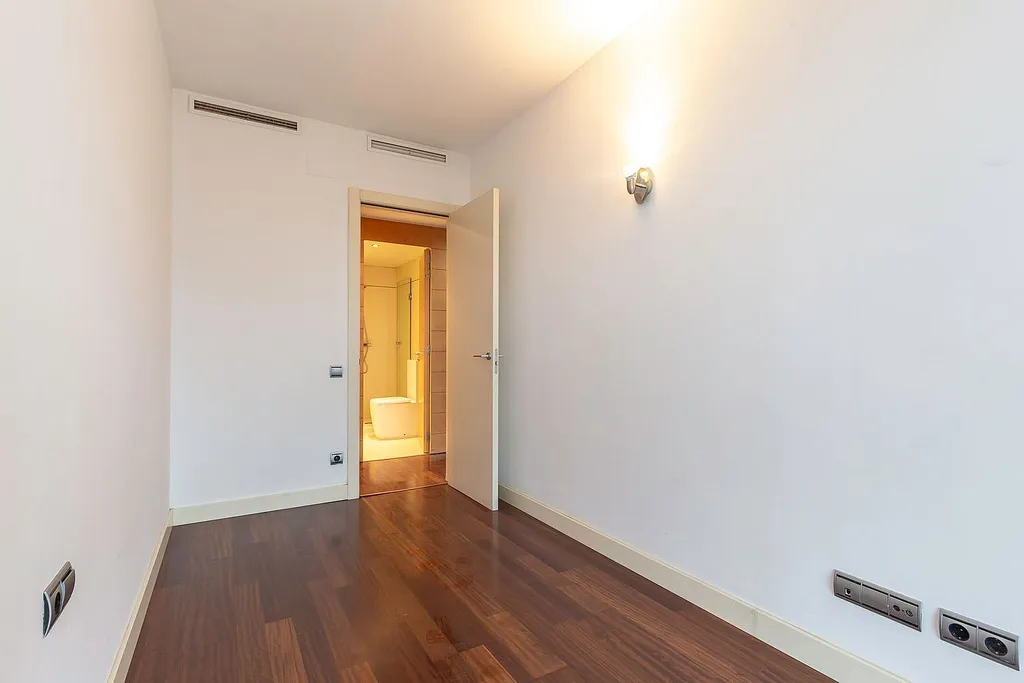 Apartment in Barcelona, Spain 3 bedrooms,  No. 141261