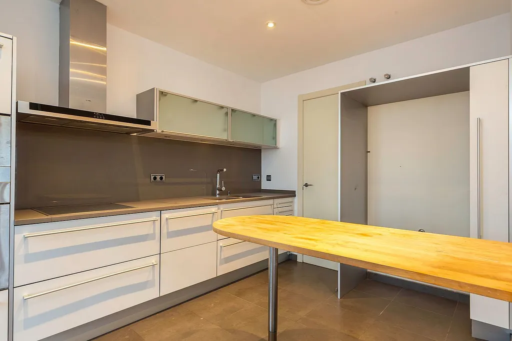 Apartment in Barcelona, Spain 3 bedrooms,  No. 141261