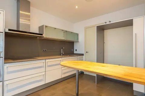 Apartamento en venta en Barcelona, España 3 dormitorios, No. 141261 - foto 15