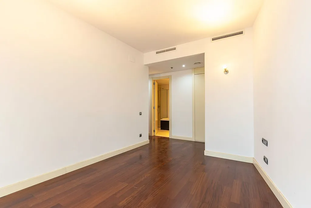Apartment in Barcelona, Spain 3 bedrooms,  No. 141261