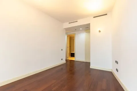 Apartamento en venta en Barcelona, España 3 dormitorios, No. 141261 - foto 28