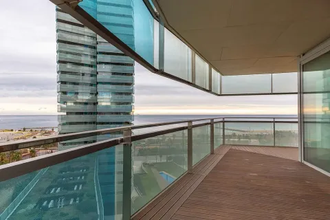 Apartamento en venta en Barcelona, España 3 dormitorios, No. 141261 - foto 1