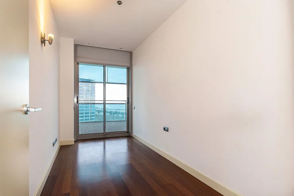 Apartment in Barcelona, Spain 3 bedrooms,  No. 141261