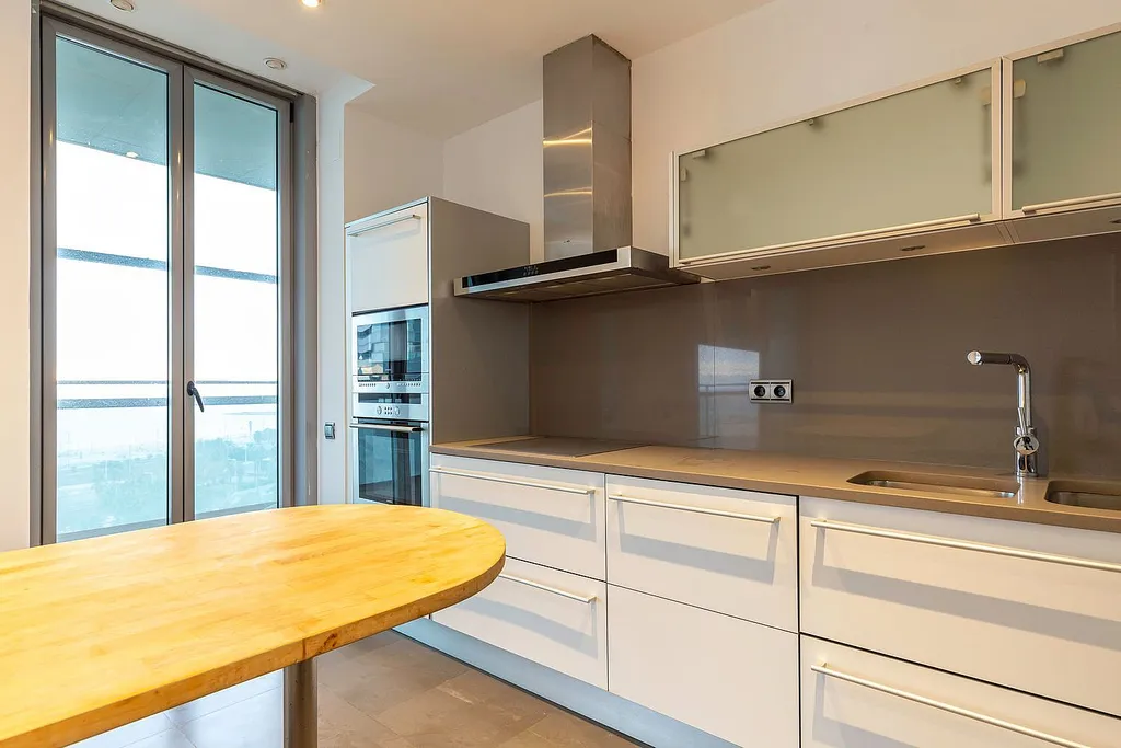 Apartment in Barcelona, Spain 3 bedrooms,  No. 141261