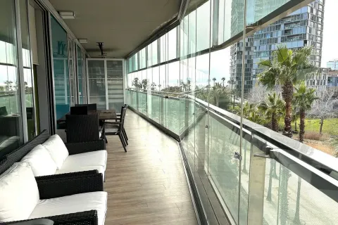 Apartamento en venta en Barcelona, España 3 dormitorios, No. 141262 - foto 2