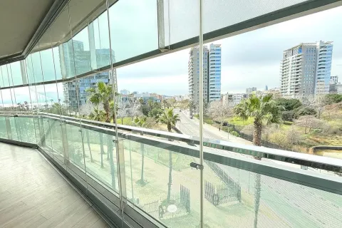 Apartamento en venta en Barcelona, España 3 dormitorios, No. 141262 - foto 3