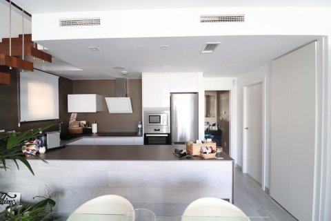 Villa pārdošanā La Zenia, Alicante, Spānijā 3 istabas, 150 m2 Nr. 165375 - attēls 11