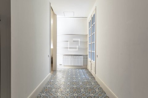 Apartamento en venta en Barcelona, España 4 dormitorios, 253 m2 No. 150800 - foto 8