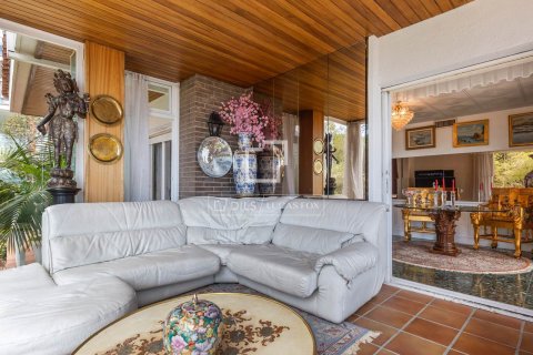 Villa for sale in Castelldefels, Barcelona, Spain 5 bedrooms, 318 sq.m. No. 150798 - photo 9