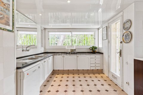 Villa for sale in Castelldefels, Barcelona, Spain 5 bedrooms, 318 sq.m. No. 150798 - photo 10