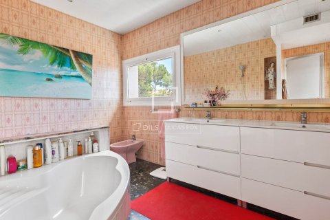 Villa for sale in Castelldefels, Barcelona, Spain 5 bedrooms, 318 sq.m. No. 150798 - photo 19