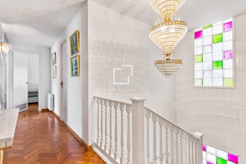 Villa for sale in Castelldefels, Barcelona, Spain 5 bedrooms, 318 sq.m. No. 150798 - photo 13