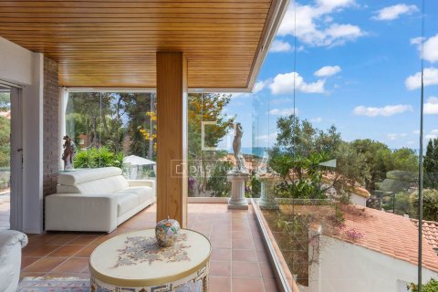 Villa for sale in Castelldefels, Barcelona, Spain 5 bedrooms, 318 sq.m. No. 150798 - photo 2