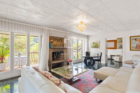 Villa for sale in Castelldefels, Barcelona, Spain 5 bedrooms, 318 sq.m. No. 150798 - photo 5