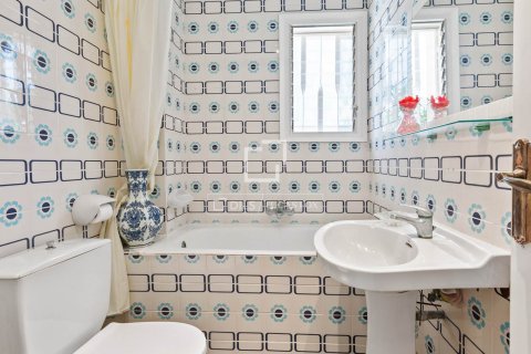 Villa for sale in Castelldefels, Barcelona, Spain 5 bedrooms, 318 sq.m. No. 150798 - photo 20