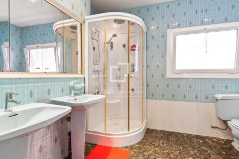 Villa for sale in Castelldefels, Barcelona, Spain 5 bedrooms, 318 sq.m. No. 150798 - photo 22