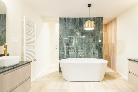 Продажа квартиры в Барселона, Испания 3 спальни, 108м2 №150802 - фото 20