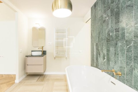 Продажа квартиры в Барселона, Испания 3 спальни, 108м2 №150802 - фото 21