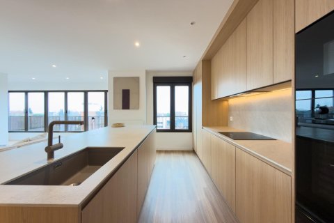 Apartment for sale in Madrid, Spain 3 bedrooms, 192 sq.m. No. 147310 - photo 11