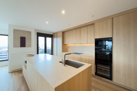 Apartment for sale in Madrid, Spain 3 bedrooms, 192 sq.m. No. 147310 - photo 10