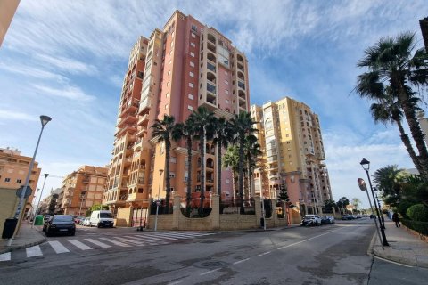 Apartamento en venta en Torrevieja, Alicante, España 2 dormitorios, 70 m2 No. 147311 - foto 1