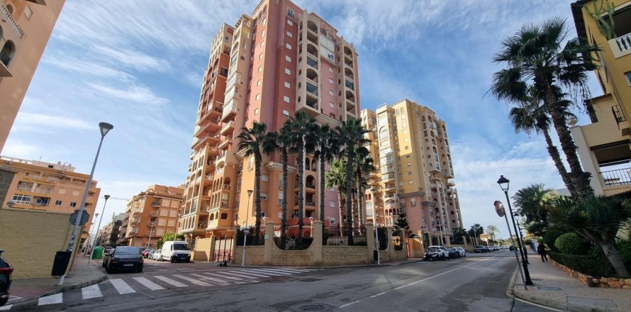Apartamento en Torrevieja, Alicante, España 2 dormitorios, 70 m2 No. 147311