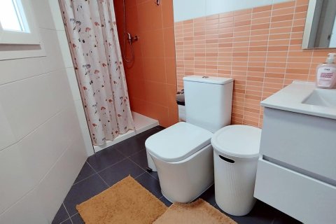 Lägenhet för uthyrning i Alicante, Spanien 1 sovrum, 100 kvm. Nr. 147312 - foto 16