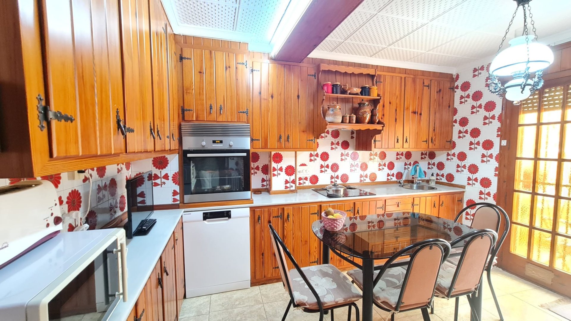 Townhouse in Elda, Alicante, Spain 4 bedrooms, 350 sq.m. No. 150165