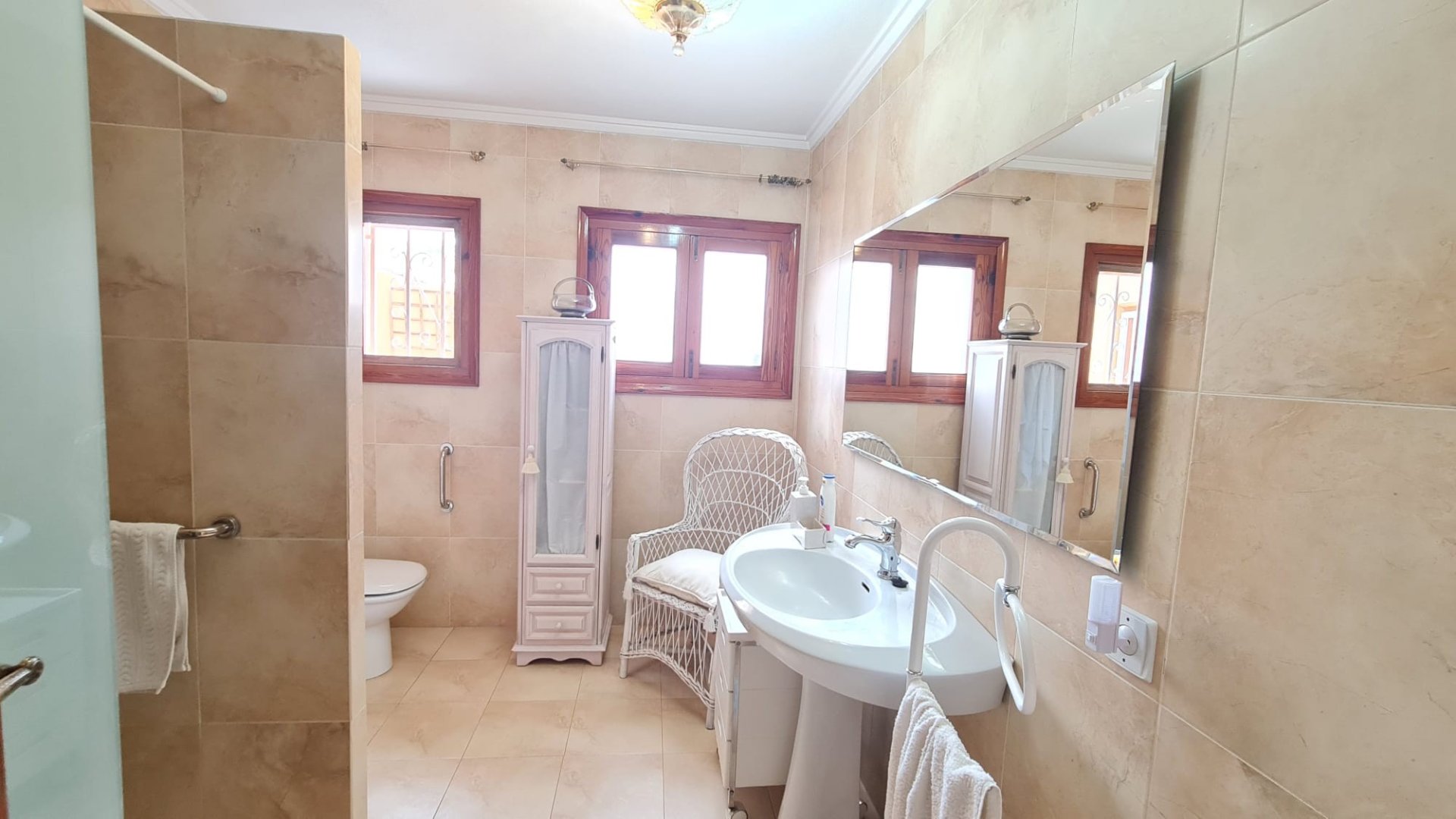 Townhouse in Elda, Alicante, Spain 4 bedrooms, 350 sq.m. No. 150165