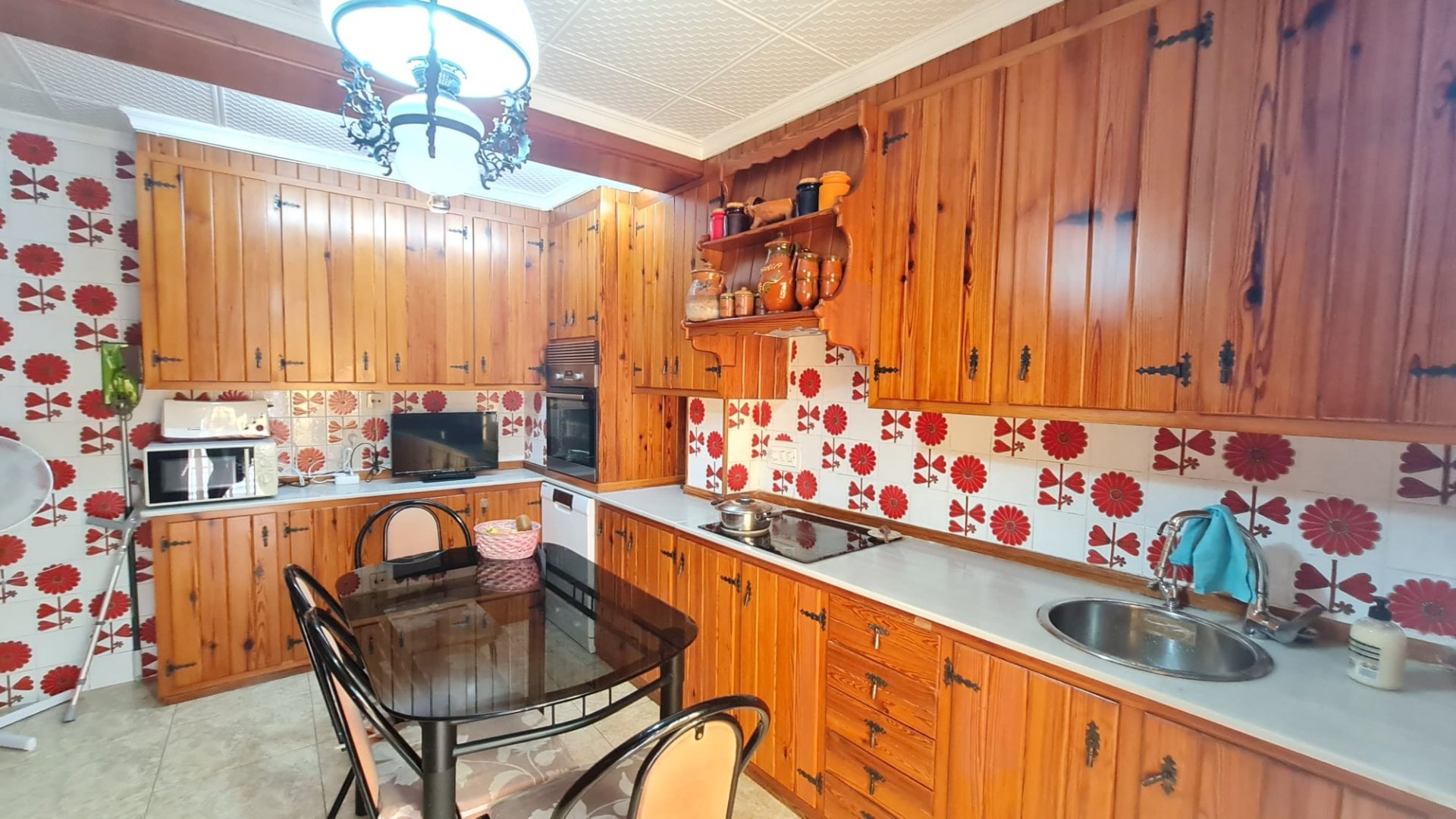 Townhouse in Elda, Alicante, Spain 4 bedrooms, 350 sq.m. No. 150165