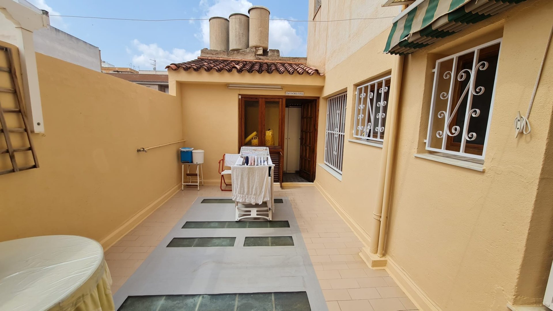 Townhouse in Elda, Alicante, Spain 4 bedrooms, 350 sq.m. No. 150165